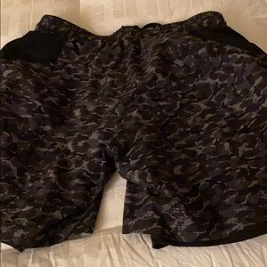 Men’s Lululemon lined shorts